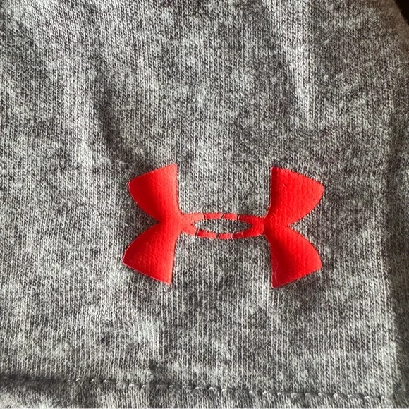 Woman’s Under Armour Pullover-XL - Picture 2 of 3